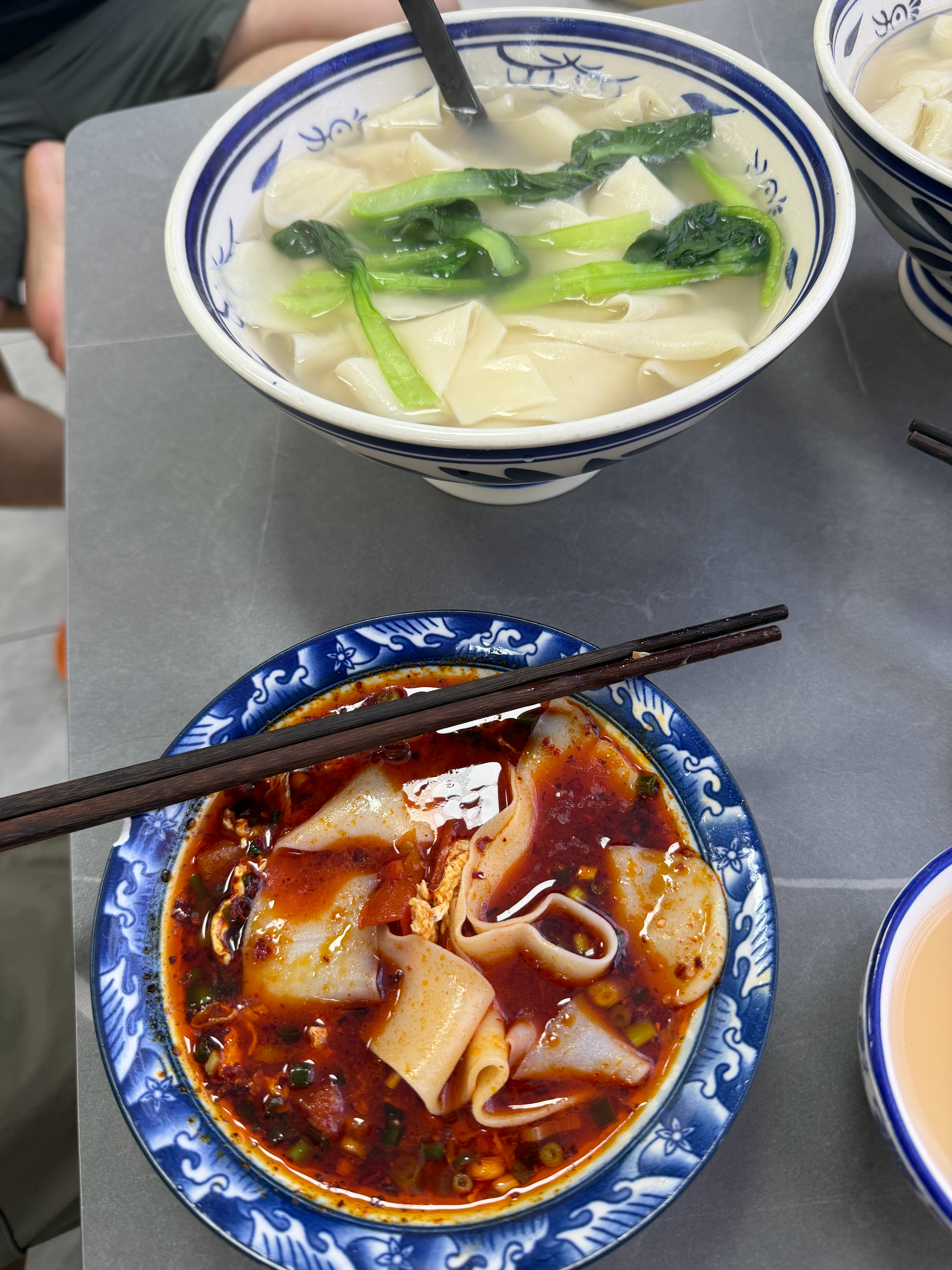 臊子面，蘸水面，一样来一碗，味道都不错，你喜欢吃哪一种