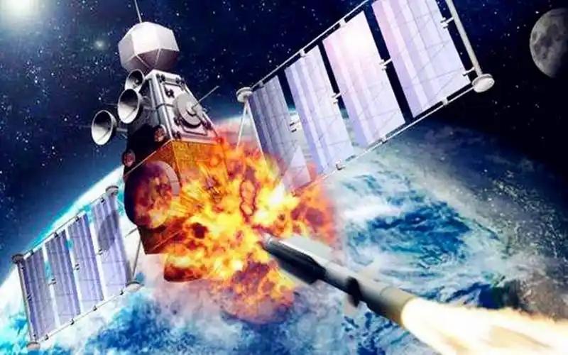 中国搞北斗系统时，美国曾扬言必要时可击毁北斗卫星。可当中国用导弹清理了自己废弃的