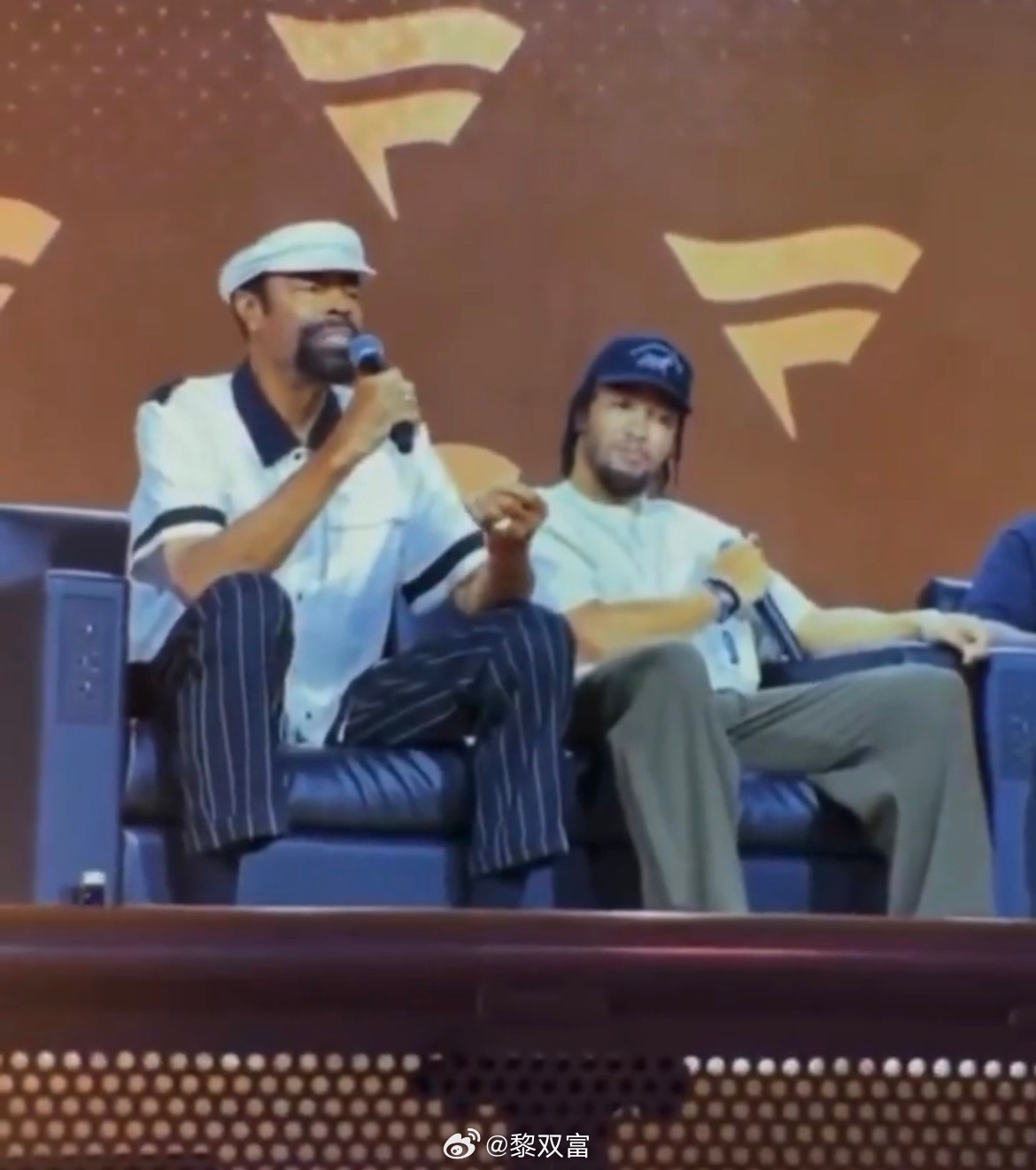 两年前Fanatics的活动上，尼克斯名宿沃尔特·弗雷泽对坐在旁边的布伦森说，他