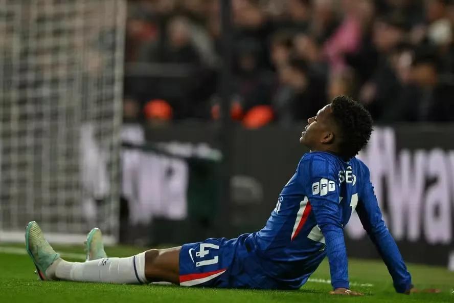 埃斯特旺将返回巴西接受治疗，力争参加世界杯切尔西前锋埃斯特旺将于近期启程返回巴西