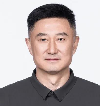 昨晚看球，老球迷我得说，赛场上有点耐人寻味。
北控这场把邹雨宸轮休，显然是想把力