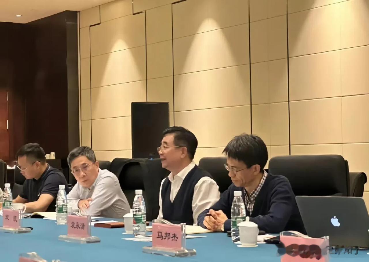 足协主席宋凯在观看中青赛前召开媒体座谈会，谈青训、谈国家队、谈外援政策和足协的政