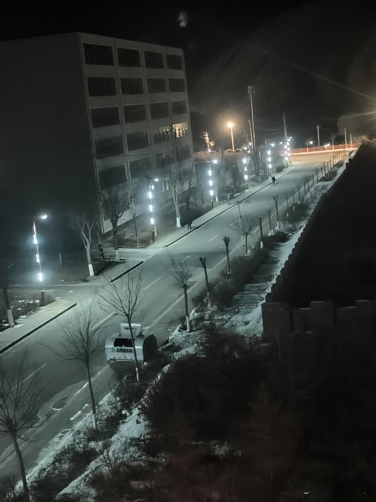 在古浪的第3年，依然雷打不动6点起床，从2022年5月来这儿那天就坚持着。
早起