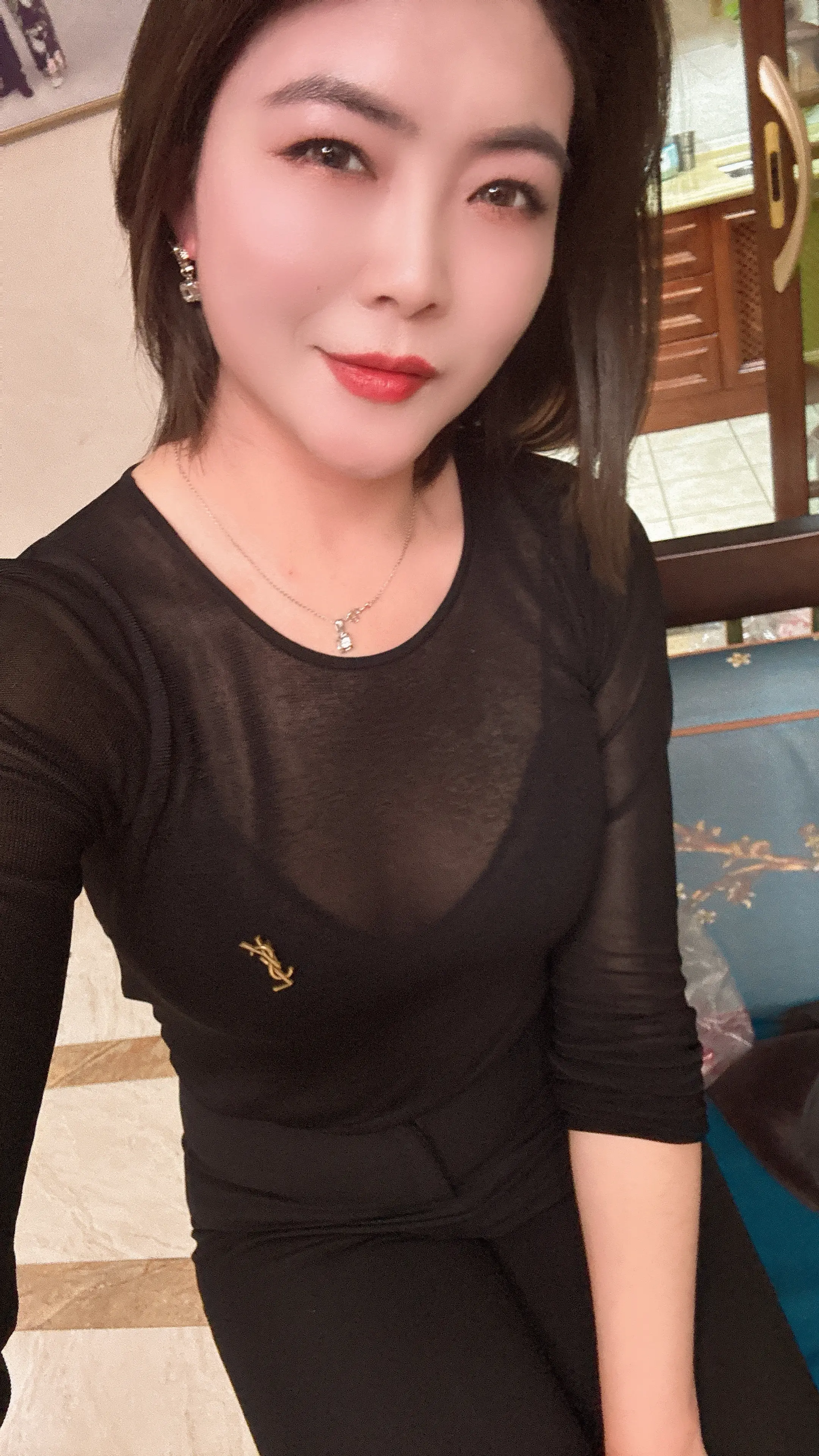 如果遗憾有重量，我早该沉入海中，如果心碎有声音，我想我震耳欲聋