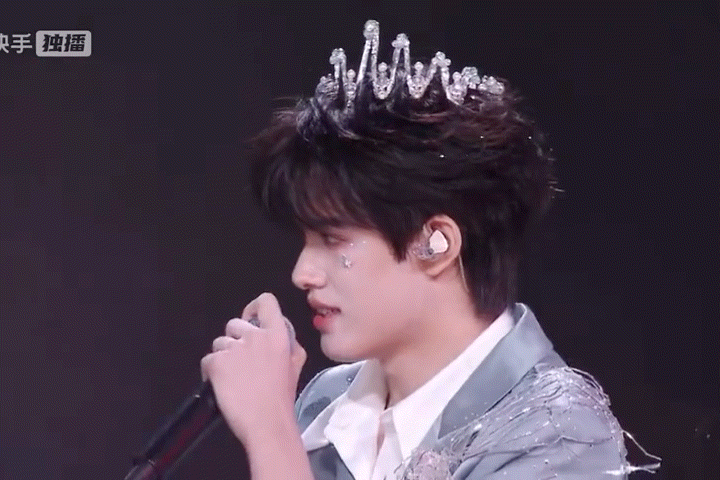 张极左航互相刮鼻子张极左航刮鼻子