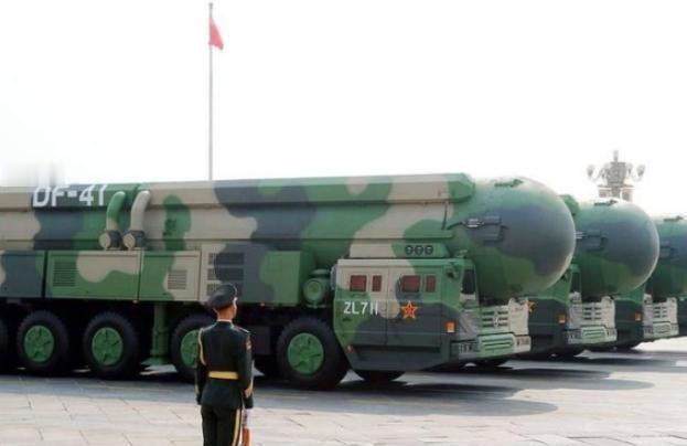 中国核弹头产量暴增，发射井遍地开花？西方舆论，已经炸锅。外媒疯传，中国核弹头生产