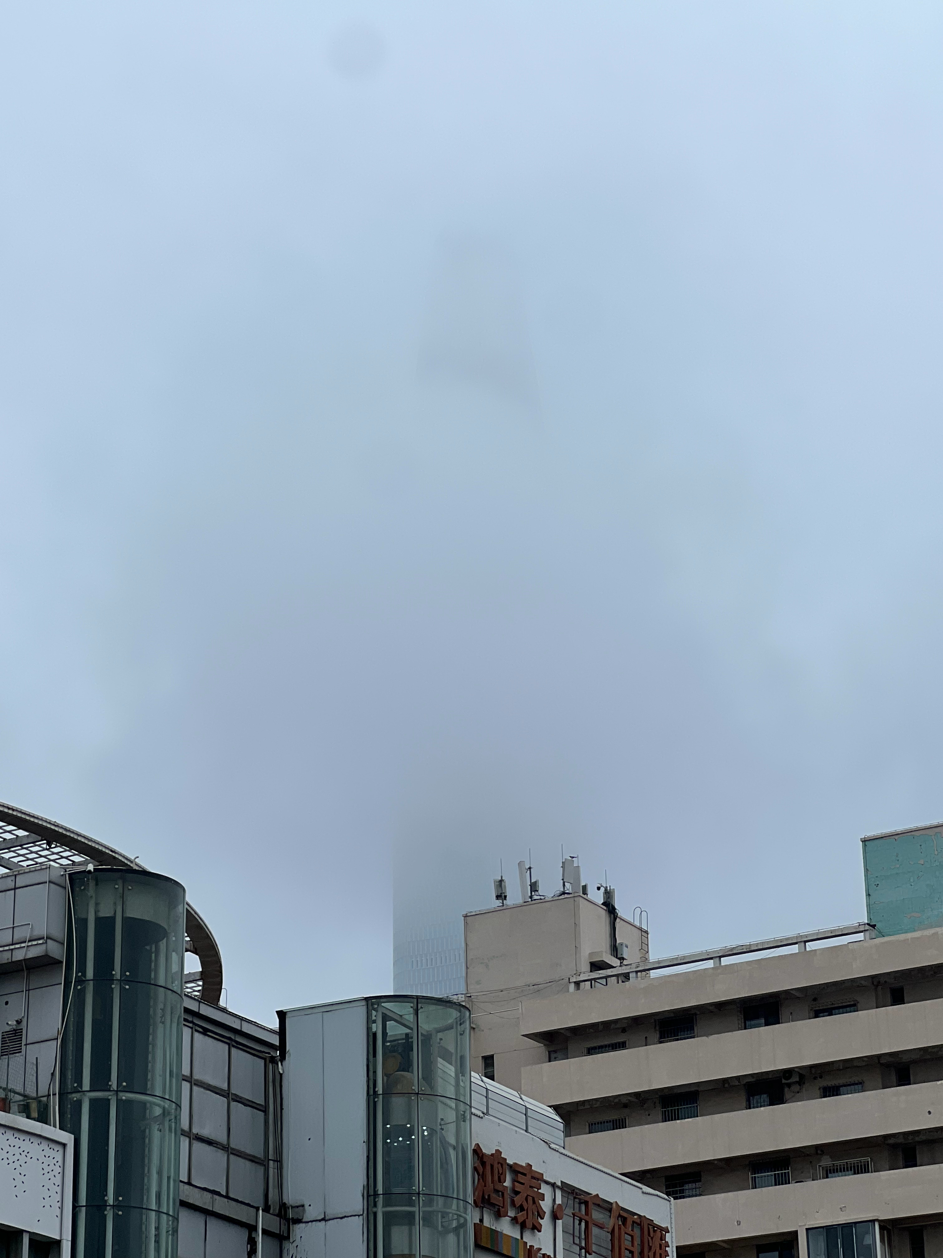 今天预报有雨今天拆箱两台车，准备好雨中作业了 天津