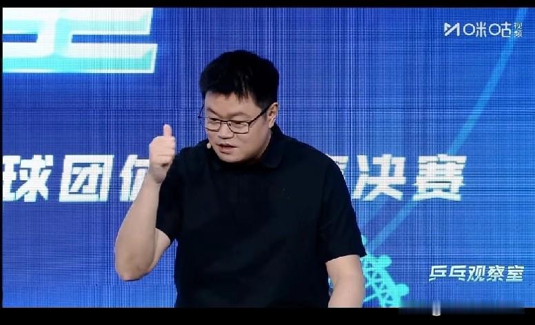 侯英超在直播说，
梁靖崑现在不是大胖，
不是甜甜，
是崑哥。
如果说，
刘国正以
