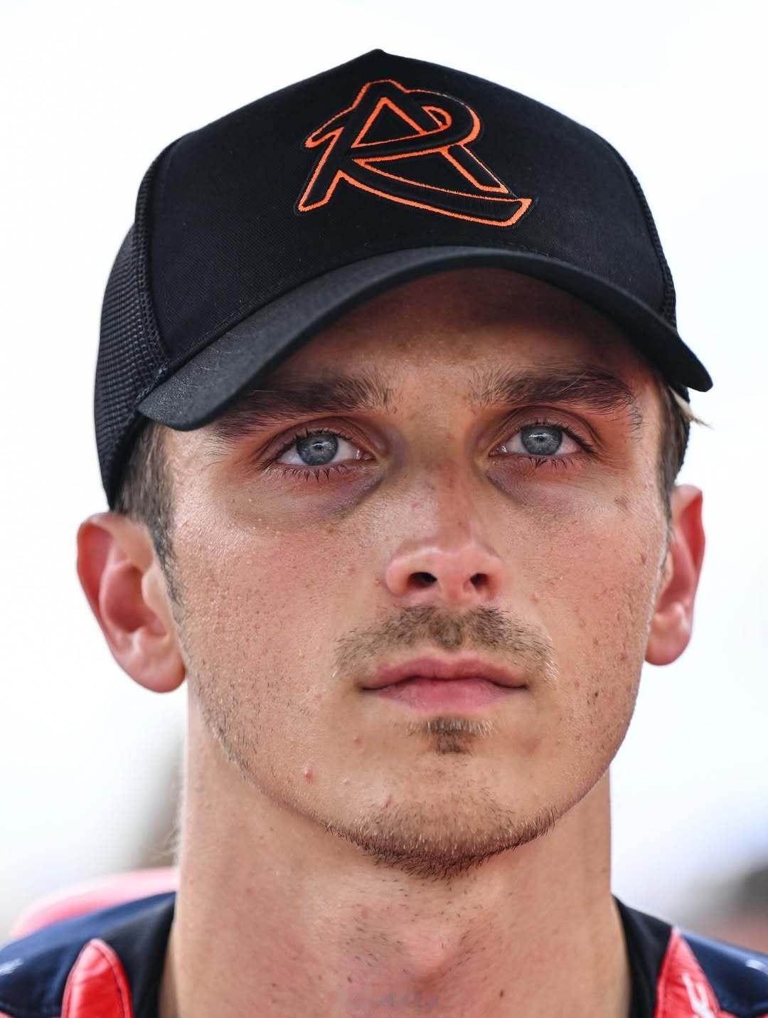 Luca Marini：（你会参加周一的测试吗？） “是的，我确认会参加！”（转