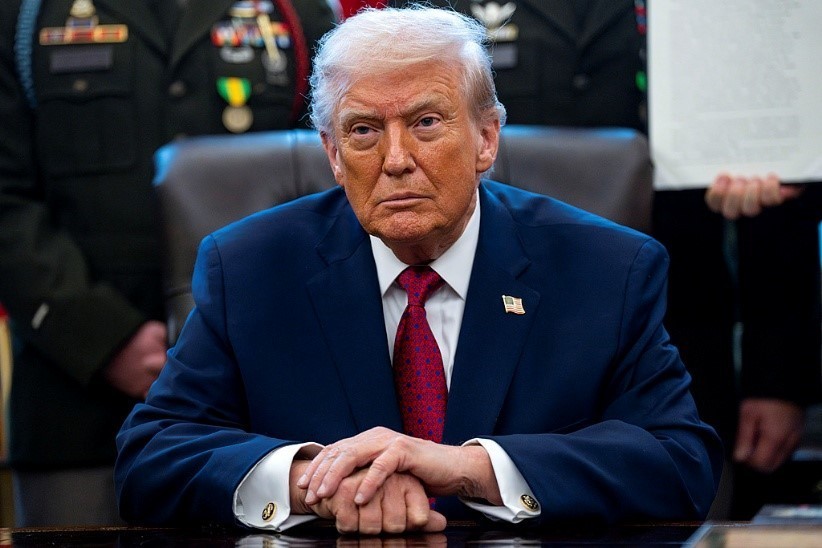 【特朗普：下令对所有进出委内瑞拉的受制裁油轮实施“全面且彻底”封锁】#特朗普下令