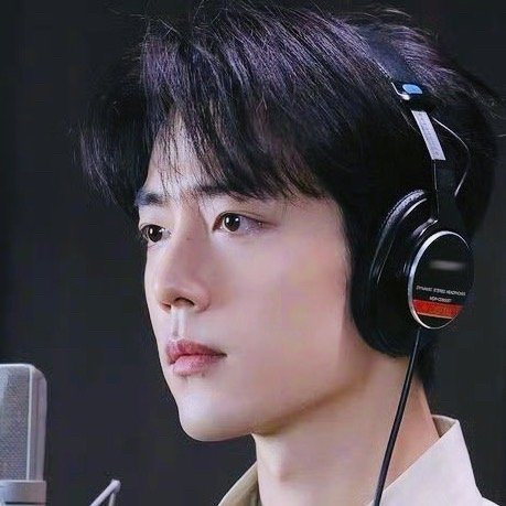 仿佛被时光单独开了VIP通道，镜头里依然如此青春年少的美貌，让人生出不真实的恍惚