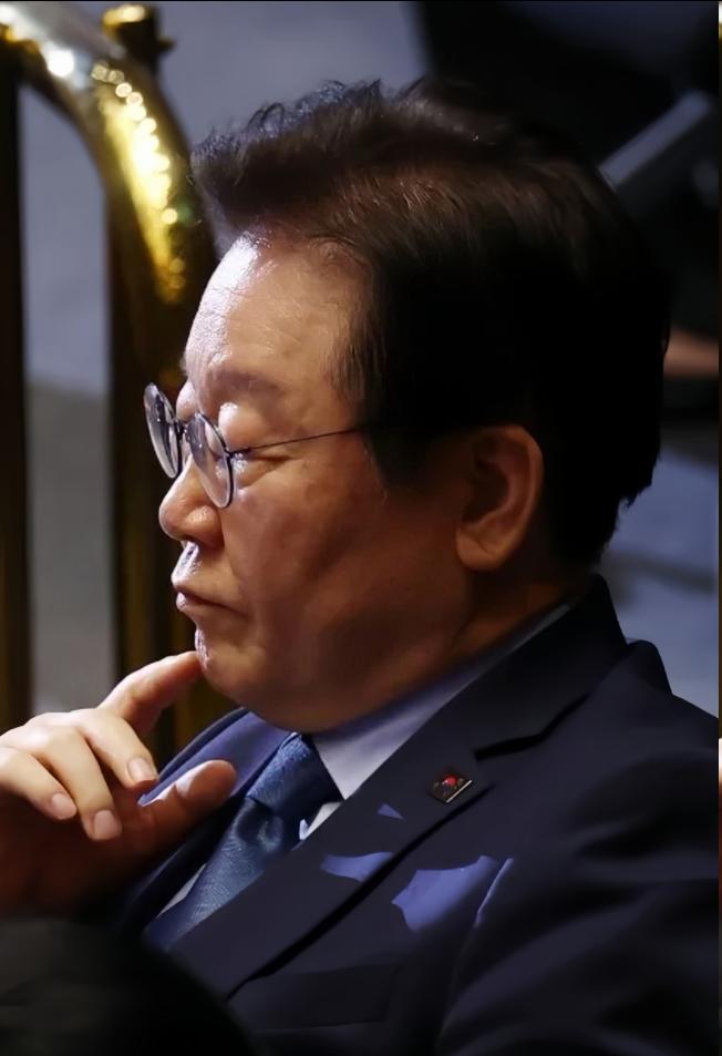 韩国货轮起火调查终有结果，特朗普的脸被狠狠扇肿。
 
他此前一口咬定是伊朗所为，