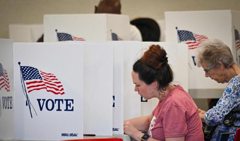 中国修路，一修就是三十年规划；美国修路，两年一选，路还没铺平，换届了，项目黄了。