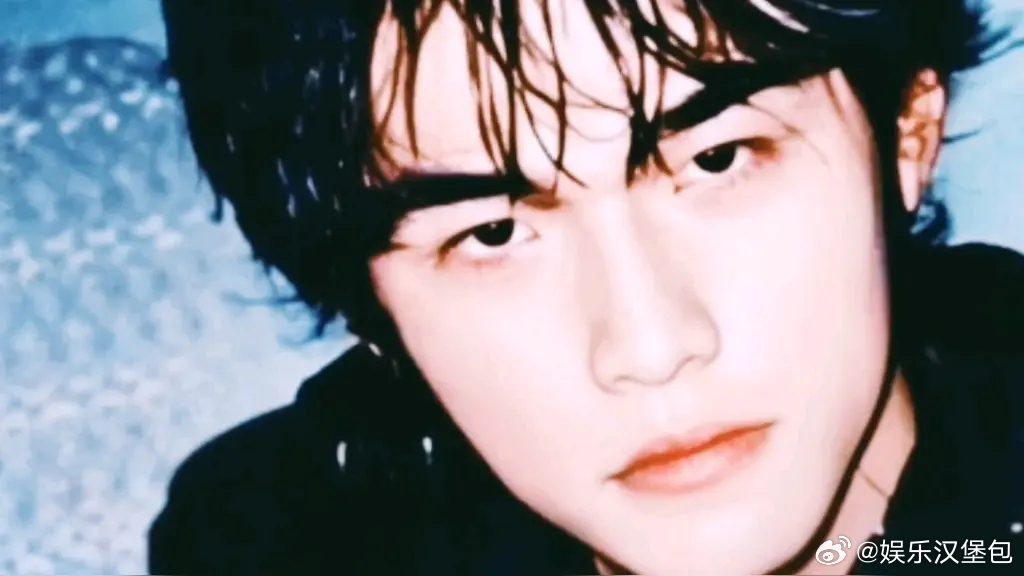 杭州周杰伦痛城 地铁里的人都在聊演唱会，连商场的背景音乐都换成了他的歌，这座城的