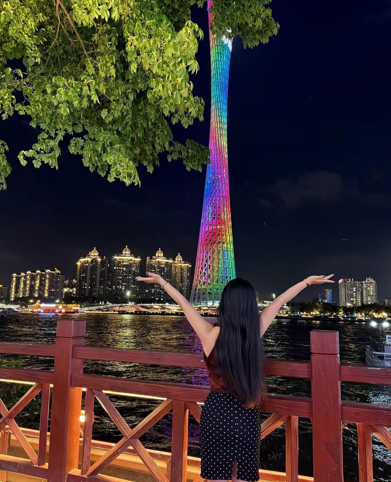一起吹吹晚风吗，一起感受珠江新城的浪漫不缺浪漫的城市 夜景很美