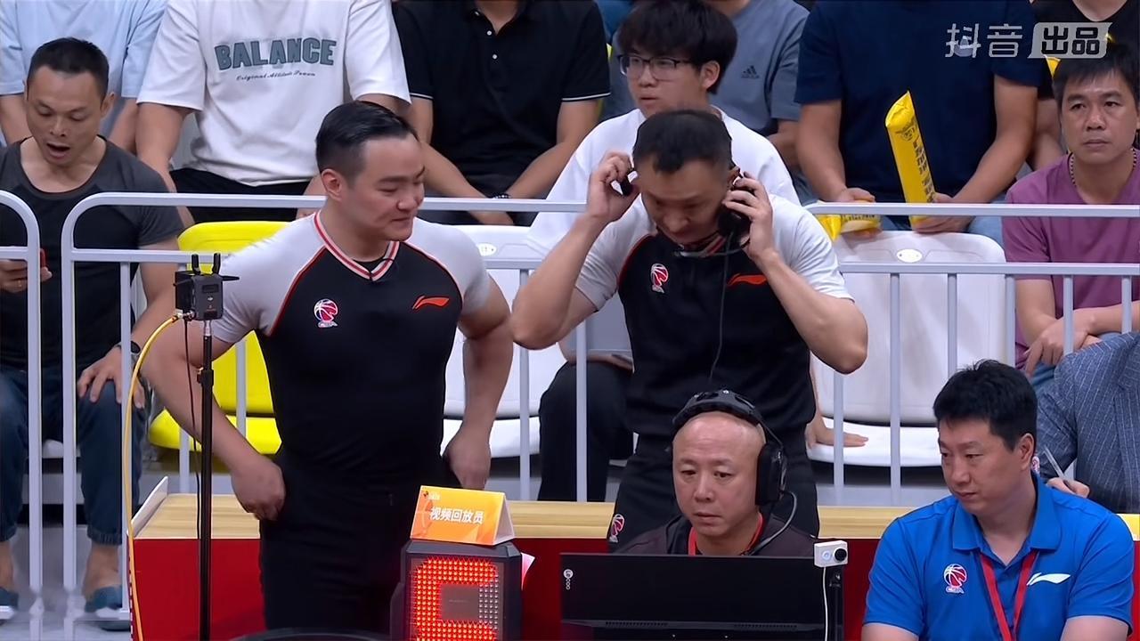 一场精彩的比赛，最终让裁判决定了胜负！

        刚刚结束的宁波盯渥男篮