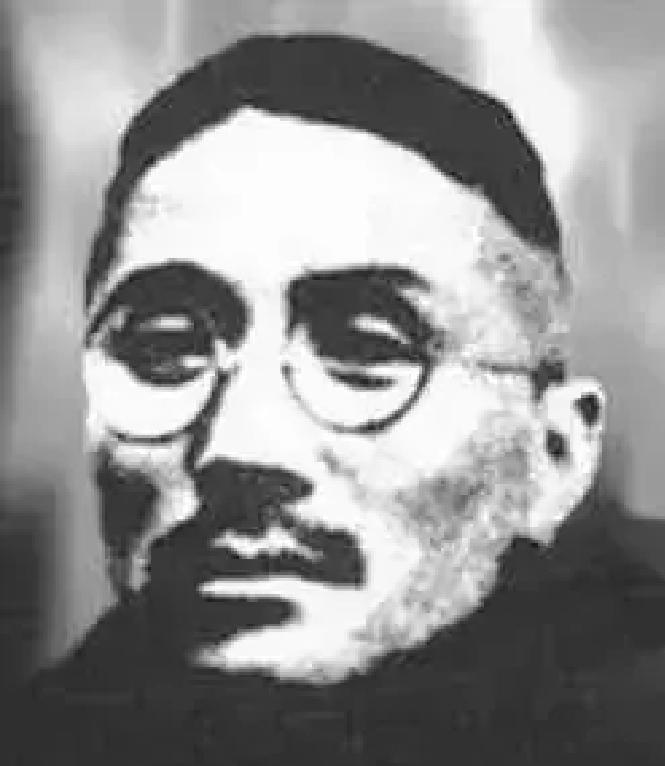 王亚樵这个人，蒋介石悬赏百万大洋要他的人头，戴笠听到他名字就先检查门窗关好没。他