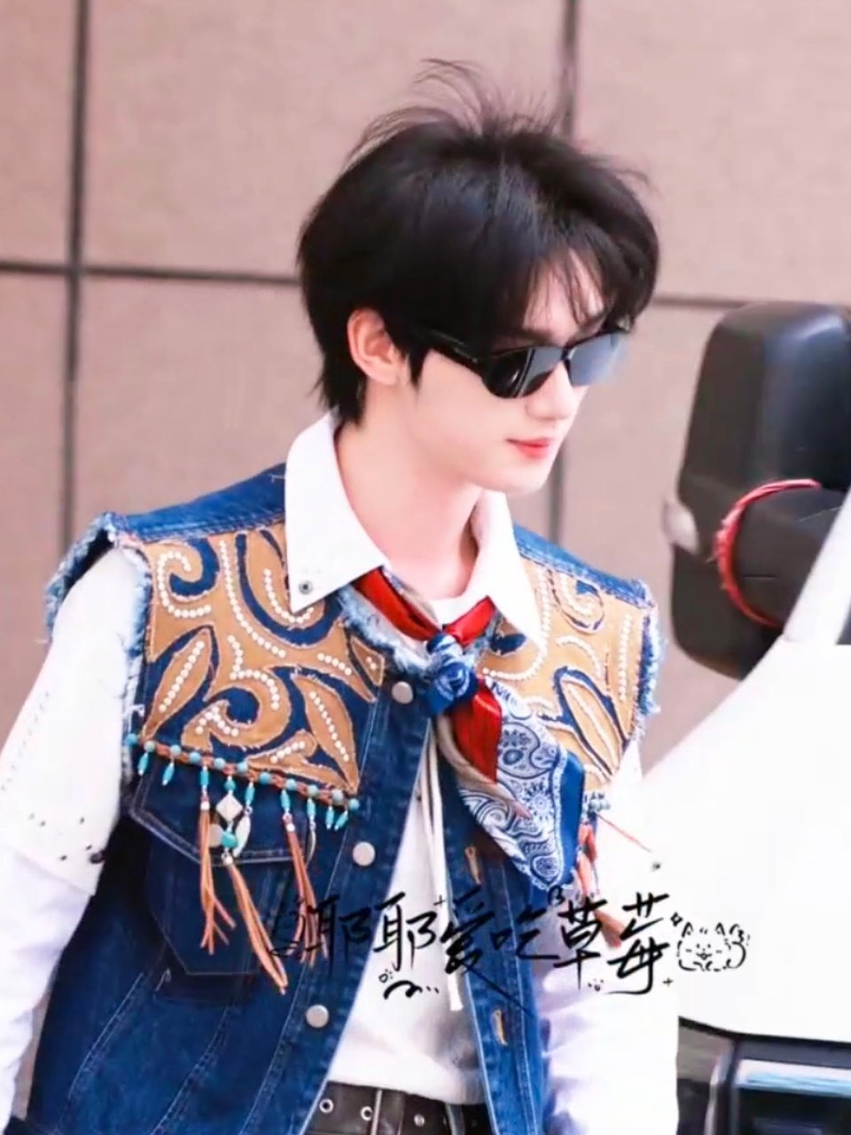 Cody这种民族风造型你想不想加个抹额啊🥺 