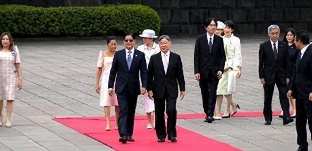 高市早苗 的首相生涯，可能真的要走到头了。谁也没想到，最后压垮这个日本历史上首位