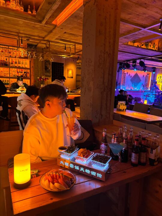 大理古城夜生活必打卡！这家酒馆氛围感拉满