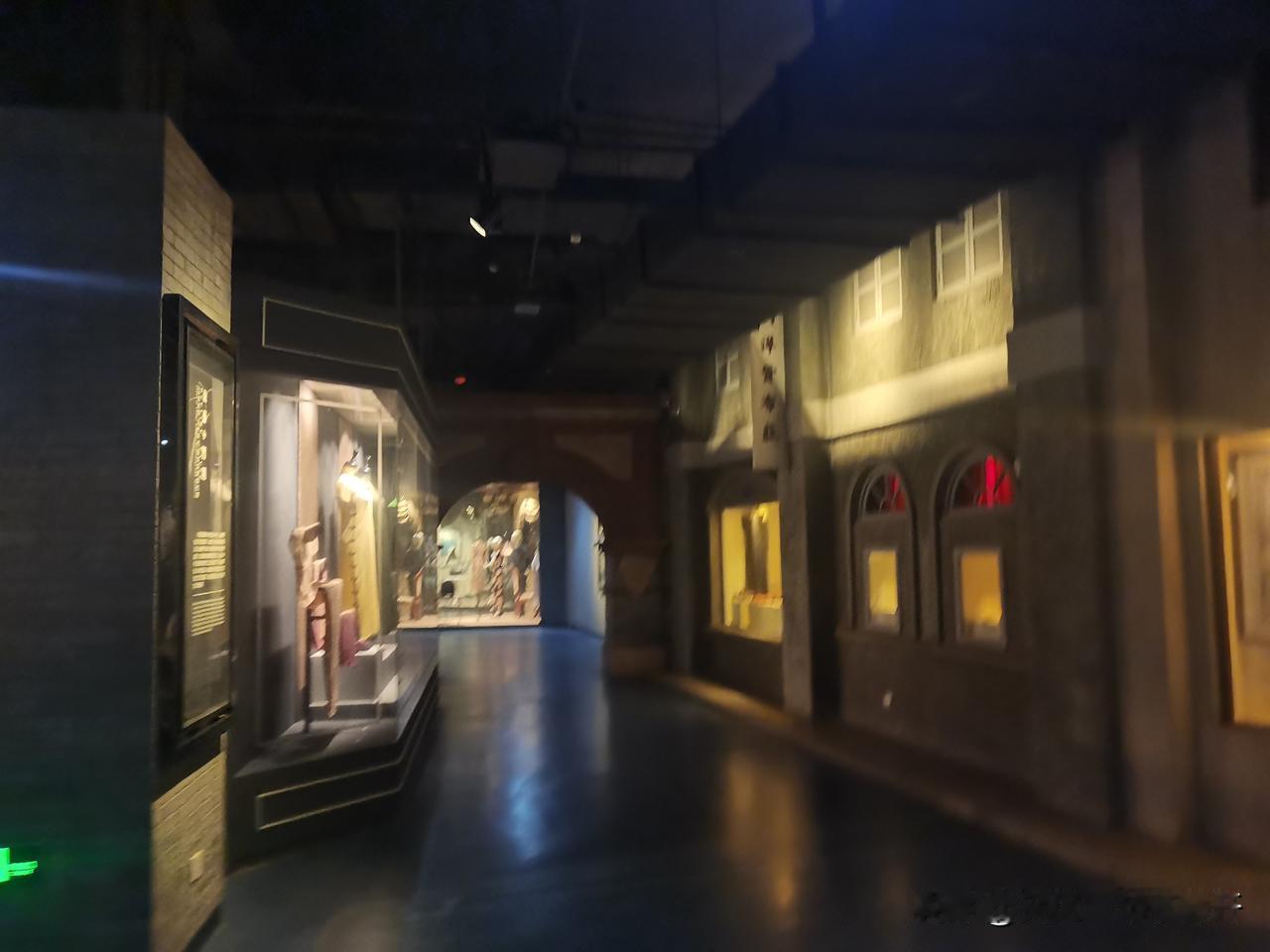 等待全屋定制柜子中，后反劲的累上来了

我天生就是个拼命三郎，有事时候啥难受都忘