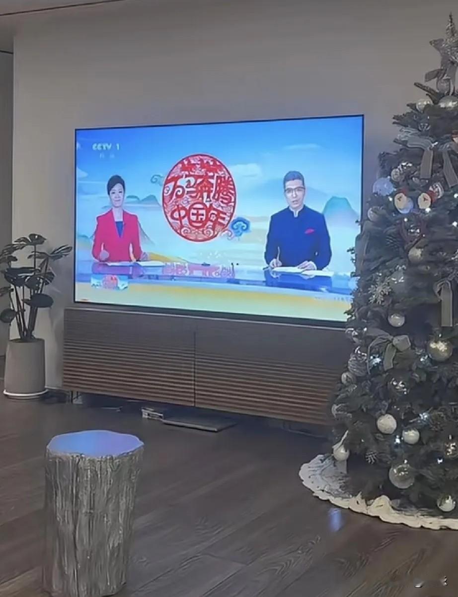 除夕夜！
汪小菲给大家展示年夜饭，年味十足！晚饭后，他感慨这么多年，不管在哪过年