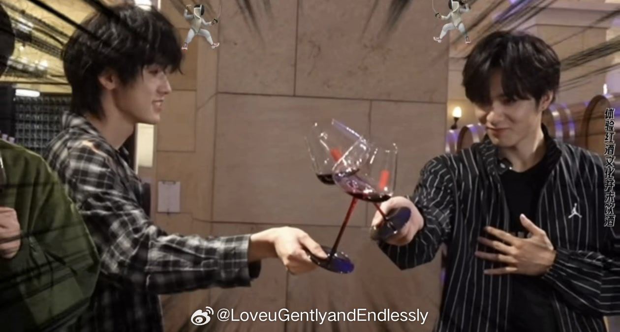 宋亚轩刘耀文碰酒杯下一步是交杯酒了 