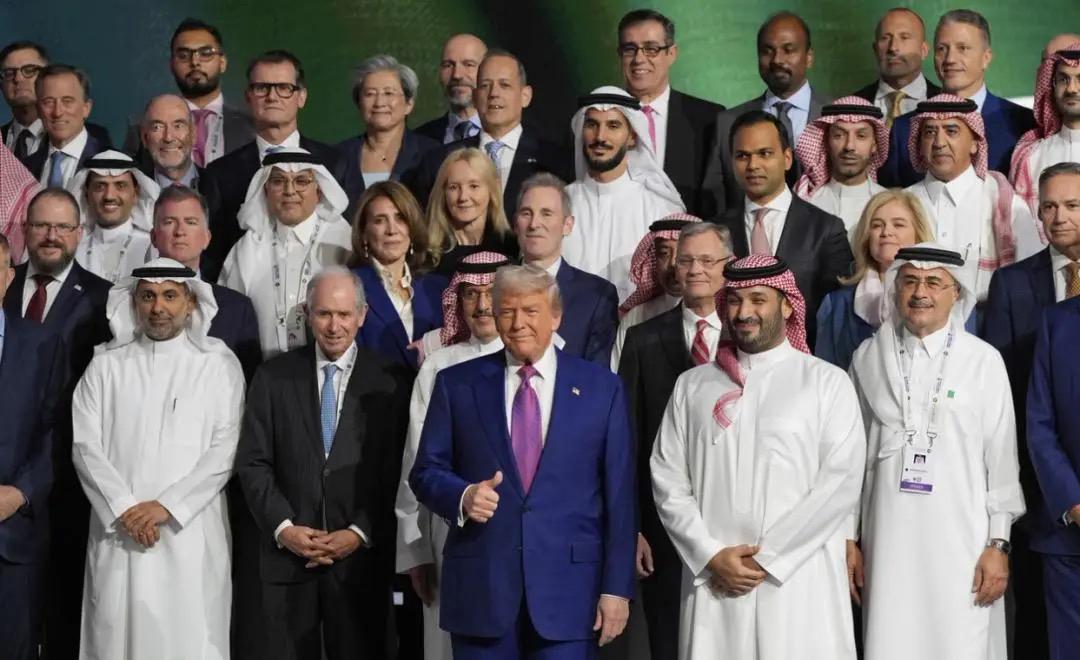 小国不一定就受欺负，小国还有丰富资源同样不一定受欺负，但小国有丰富资源又跟错大哥