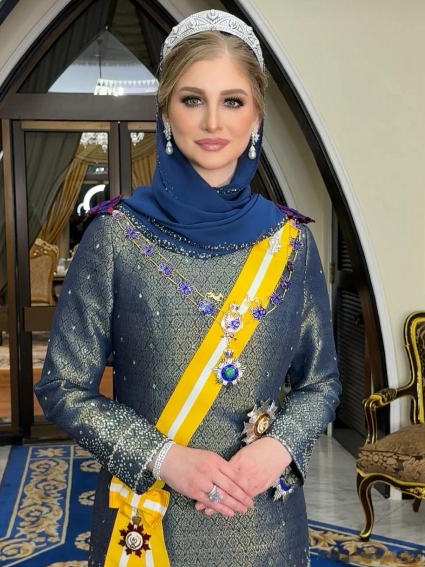 马来西亚[超话]马来西亚外籍苏丹后 努尔·戴安娜 最新活动照，太漂亮啦。马来西亚