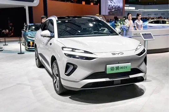 2026款海狮06 EV纯电SUV：800V闪充平台，9分钟可补充大量续航，长途