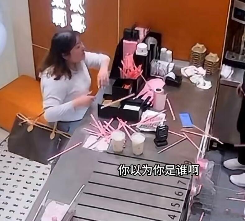 嫌上菜慢就扇服务员耳光，嫌快递没送上楼就辱骂快递员的，嫌司机没停到位就动手打司机
