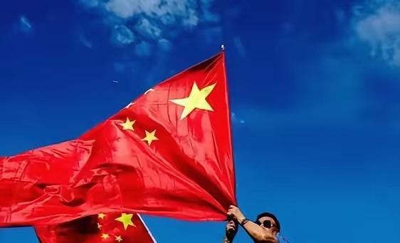 为啥大国小国总敢欺负中国？

其实根本不是咱们国力弱到任人宰割，老一辈早把这事说