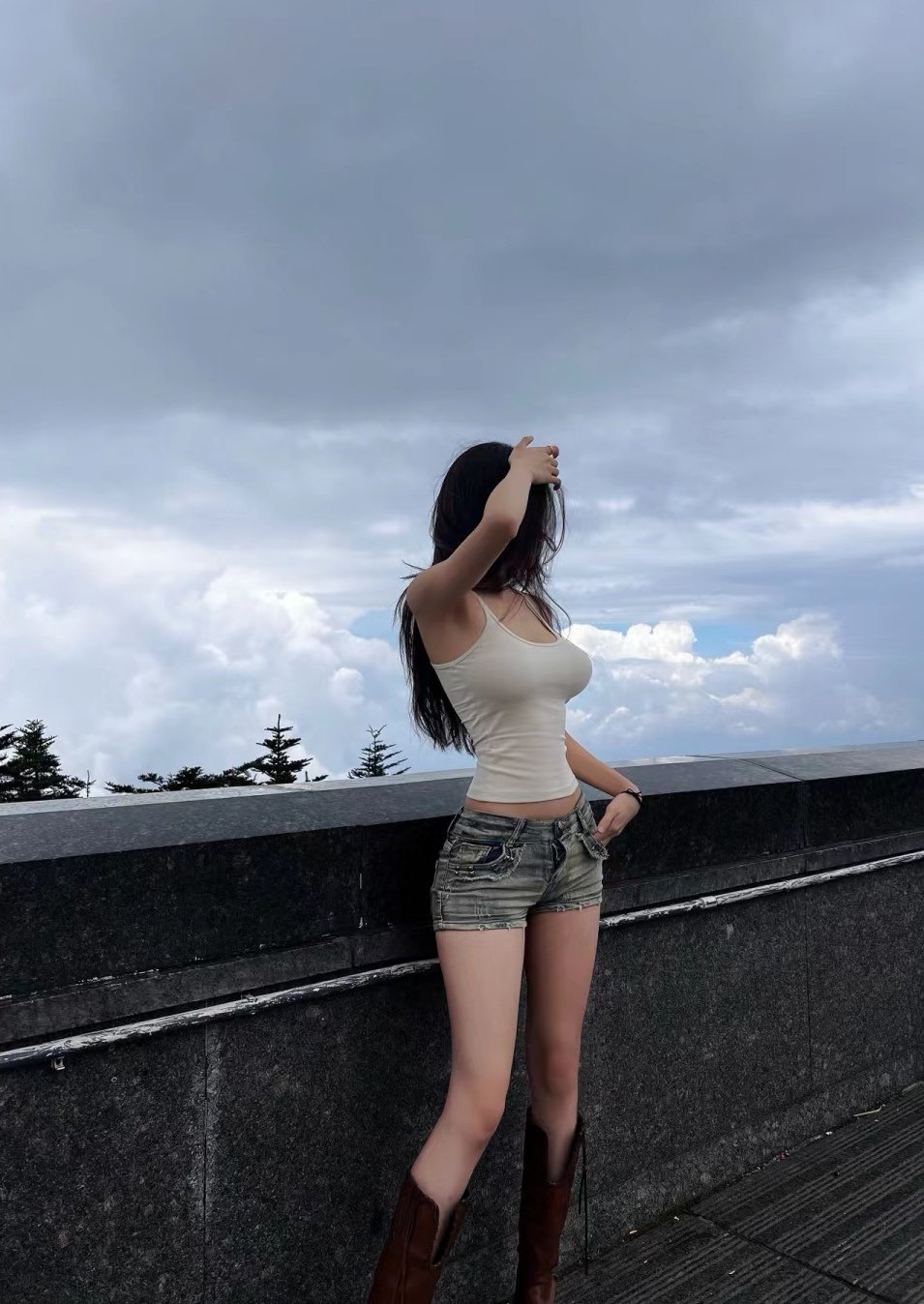 峨眉山的风好大！ ​​​