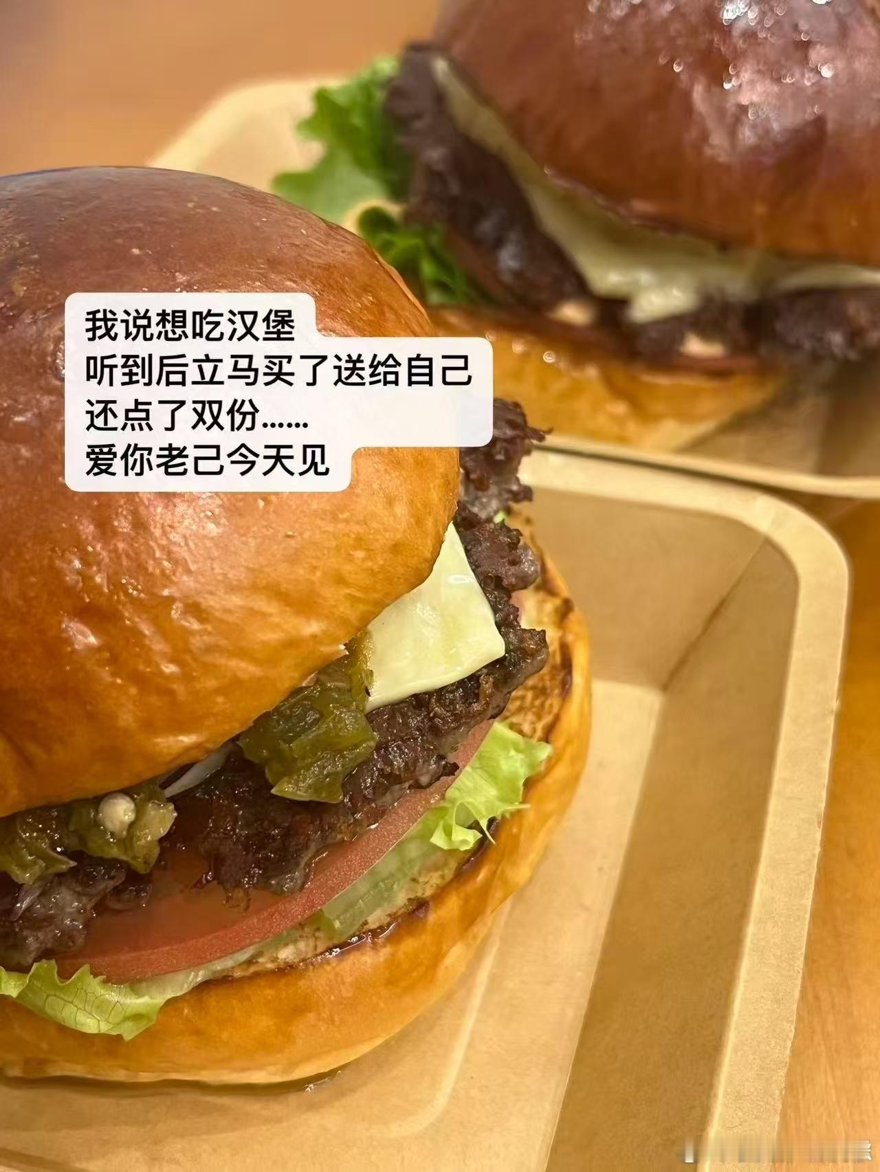 比月圆还准时的是老己的爱 有时，我会想起那些细碎的瞬间：冬日的早晨送来的热咖啡，