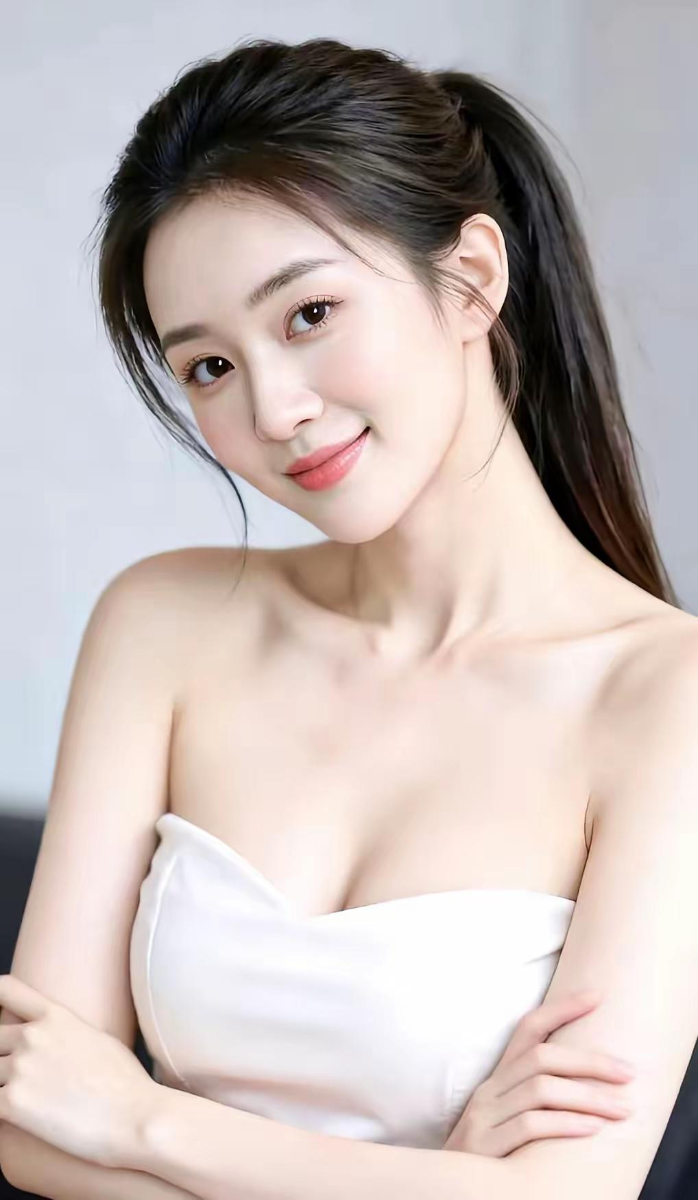 温柔甜美的白裙少女，微笑中散发着迷人魅力🌸✨🍀