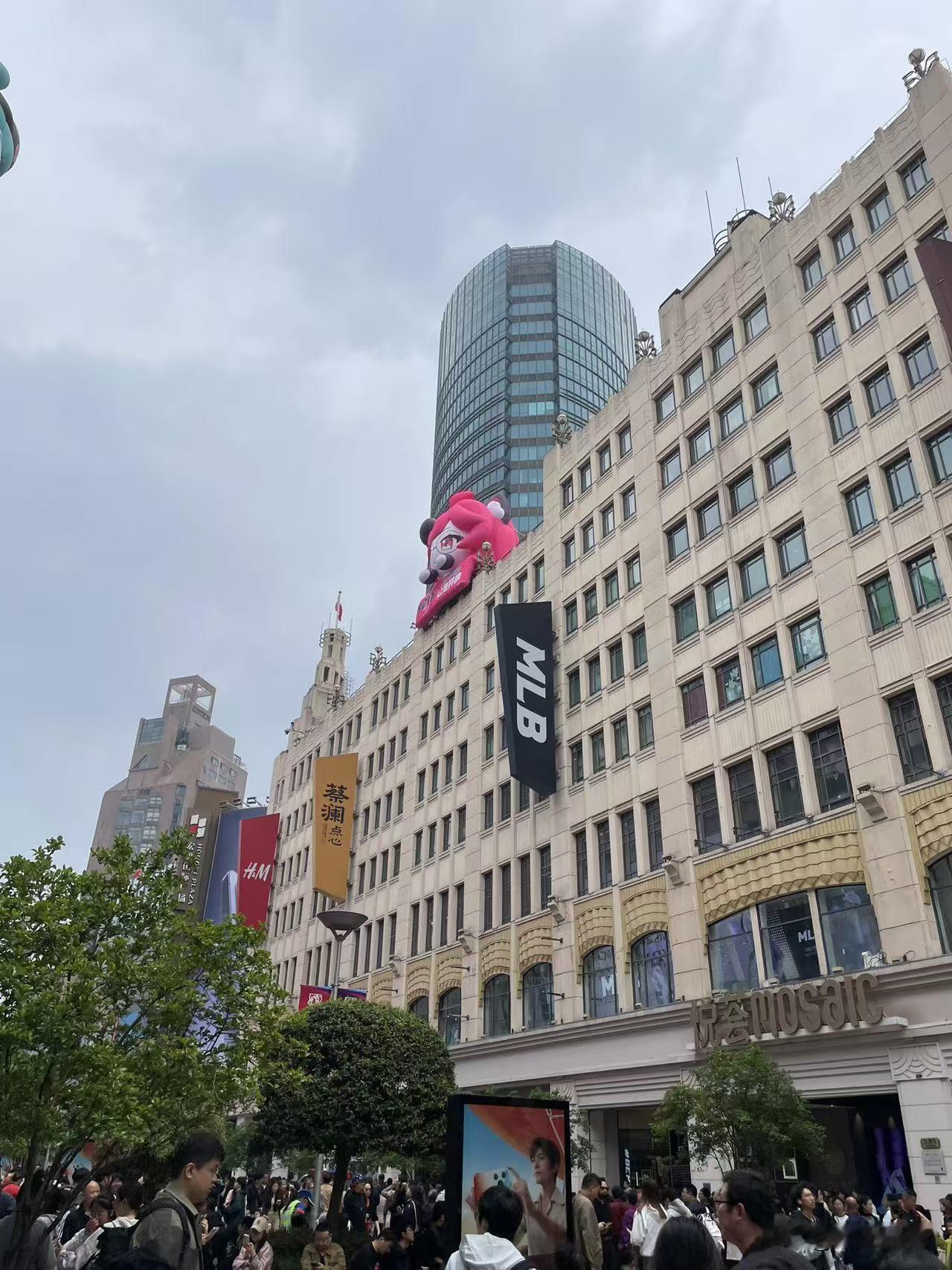人与人之间最珍贵的东西是什么?是推心置腹的真诚和信任，是朴实无华的关心和帮助。