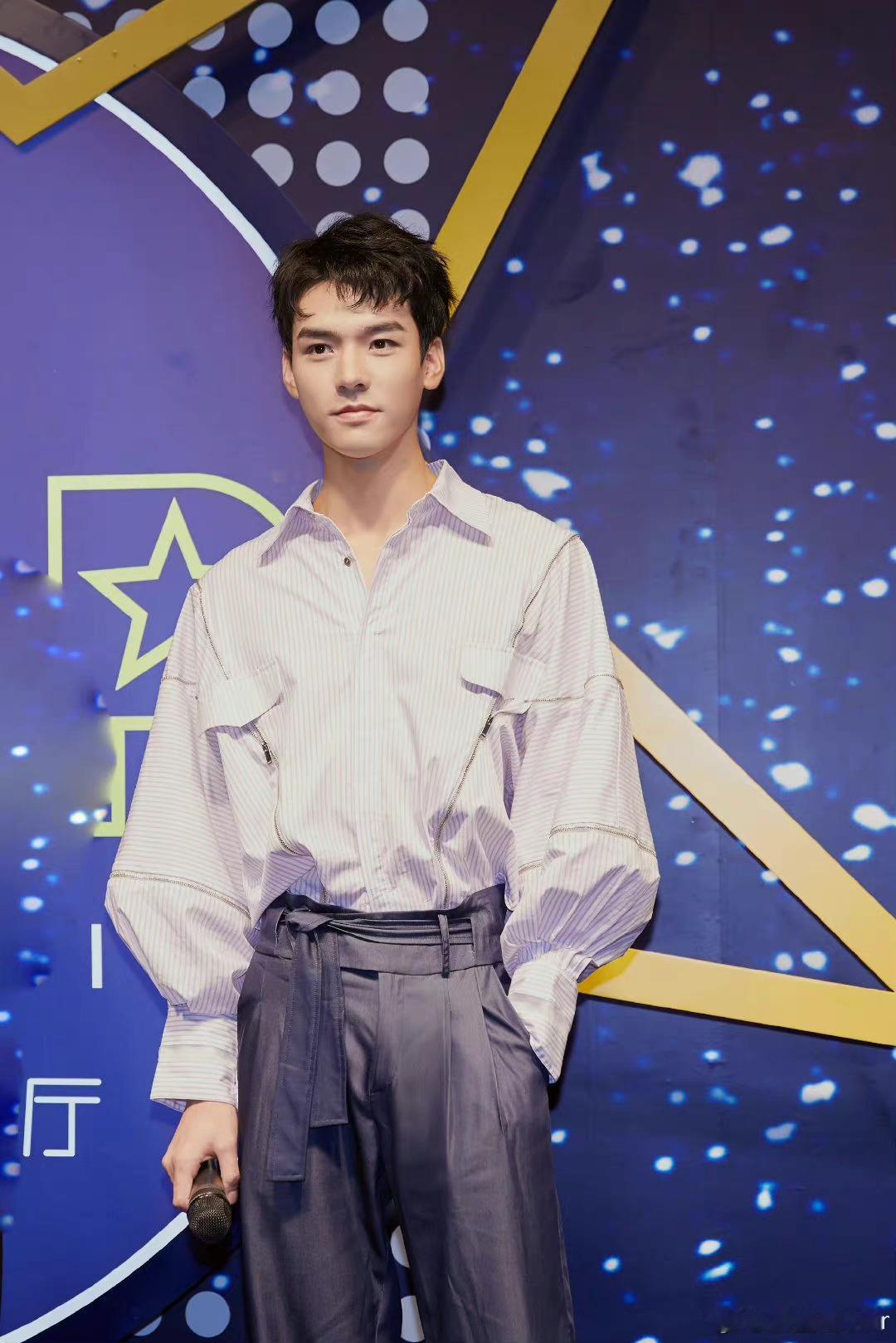 龚俊 cpf 好像一个完全不同的人呐，那时还是个孩子龚俊cpf