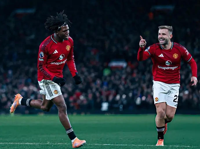 琢磨了一下，多古伤10周，曼联还是得花点小钱引援，要冲欧冠就不能凑合过渡这10周