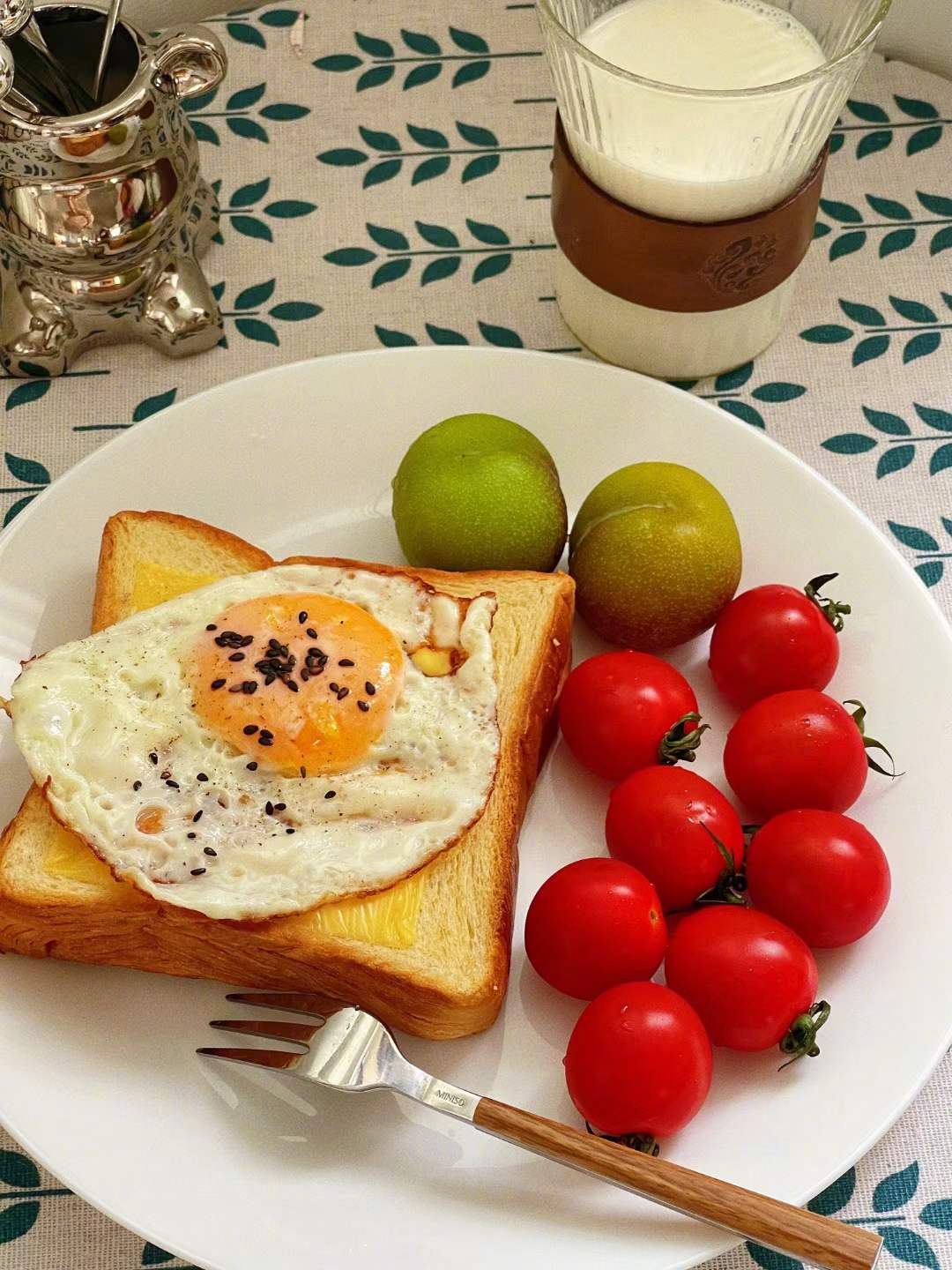 减肥避坑指南 微博健康公开课健闻登顶计划减肥  1、暴食后断食：报复性节食易引发