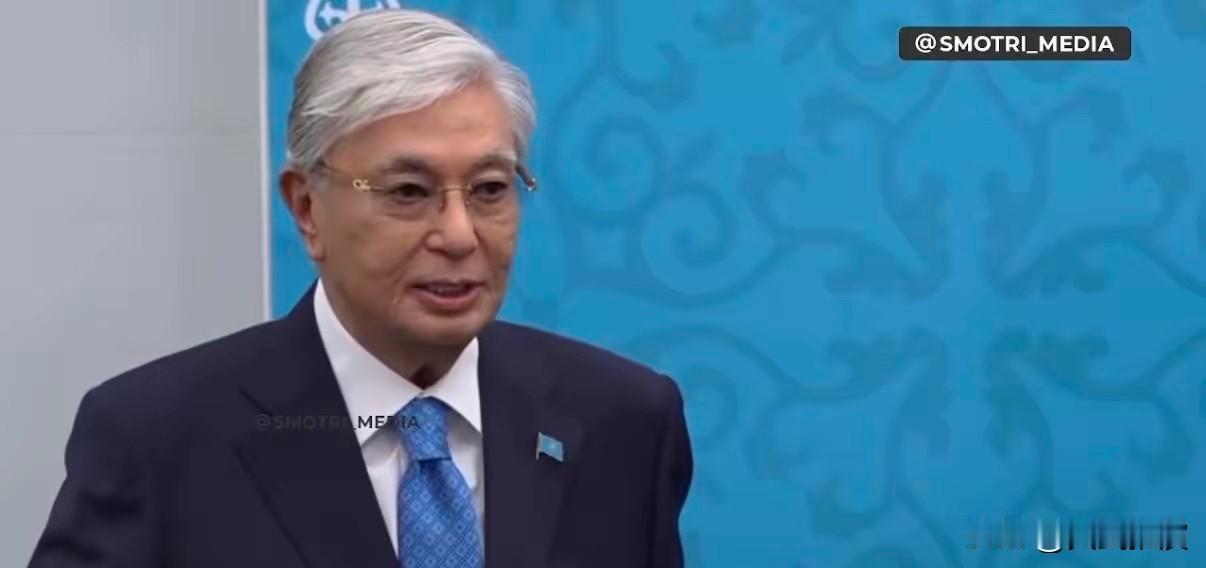 哈萨克斯坦总统托卡耶夫25日就俄乌战争对普京表示：

托卡耶夫这次是当面跟普京说