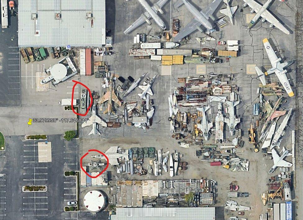 老美有时候也乱扔东西。加州奇诺市的扬克斯航空博物馆露天堆放着的好货，图1左下是一