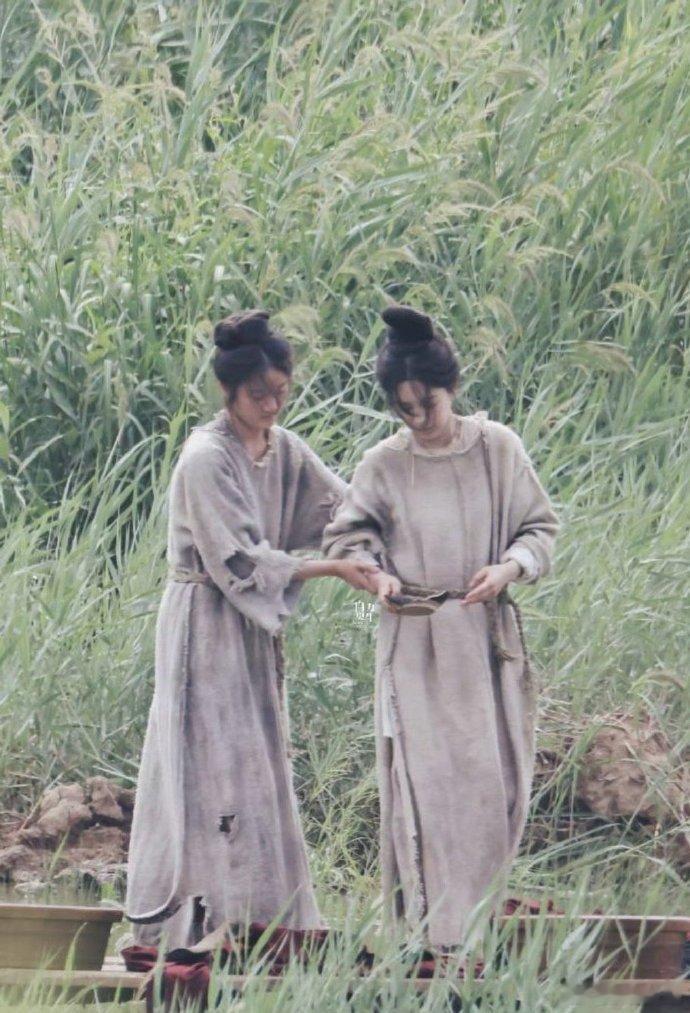 #杨紫是真的批麻袋##杨紫披麻袋也挡不住的美貌# 杨紫用她的美丽诠释了什么叫“天