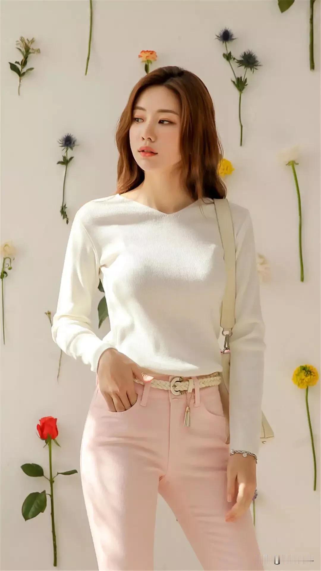 粉色穿搭真的太绝了，清新自然又元气满满！2026年春天，粉色换了身份，成了时尚利