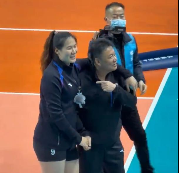 蔡斌绝对是王云蕗的贵人了。
蔡斌第二次担任中国女排主教练时，把当时不知名的王云蕗