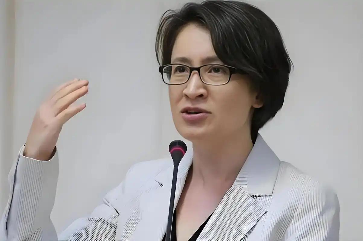 “台独”顽固分子萧美琴发表声明，
 
4月9日，萧美琴上午出席“第64届十大杰出