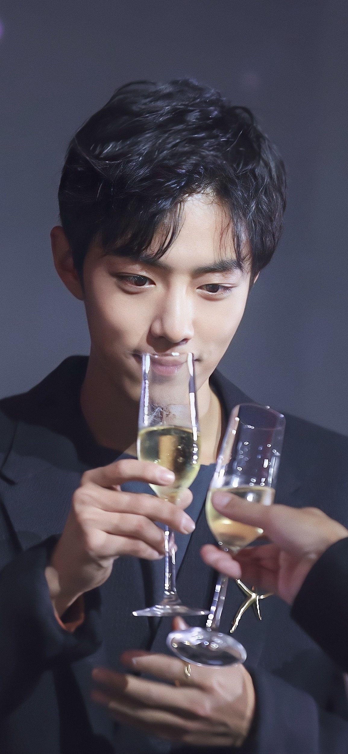 宝，干杯！酒入喉，你入我心头。肖战说人生不是小说电影剧本小城良方