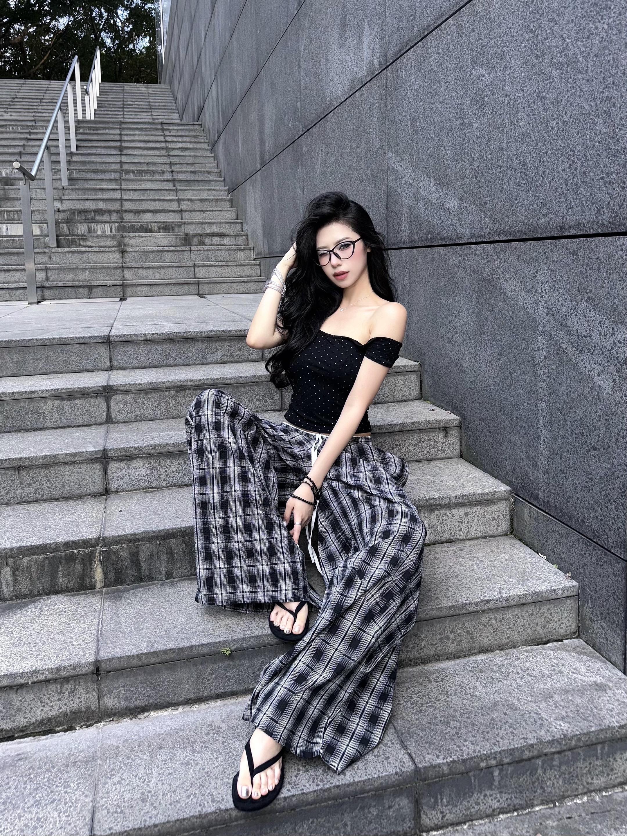 想我就给我打电话 大拇指放在耳边 小拇指放在嘴边