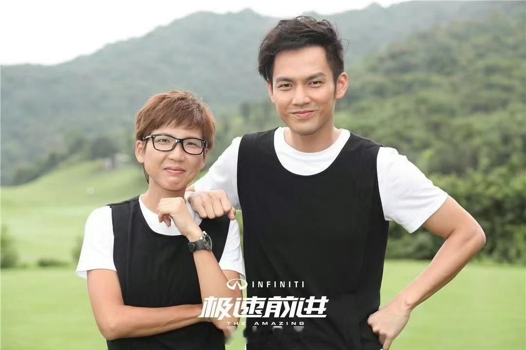 钟汉良和妹妹Jackie一起参加上海马拉松比赛，突然梦回了十年前的极速前进。