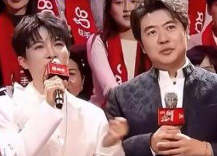 “周深郎朗是对我耳朵最好的人”是观众对两人在2026年辽宁卫视春晚合作舞台的高度