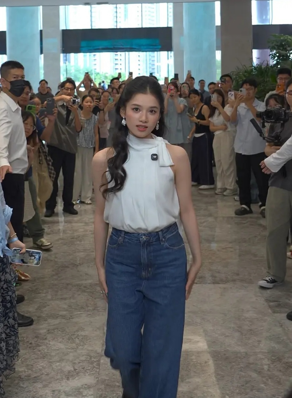 张婧仪怎么没脖子[允悲] ​​​